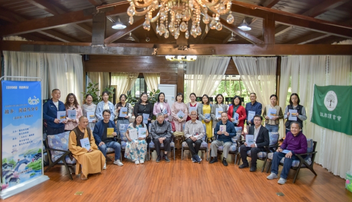 6.4月22日舉辦故鄉:閱讀與分享——《五彩石》美文推介會 6.4月22日舉辦故鄉:閱讀與分享——《五彩石》美文推介會