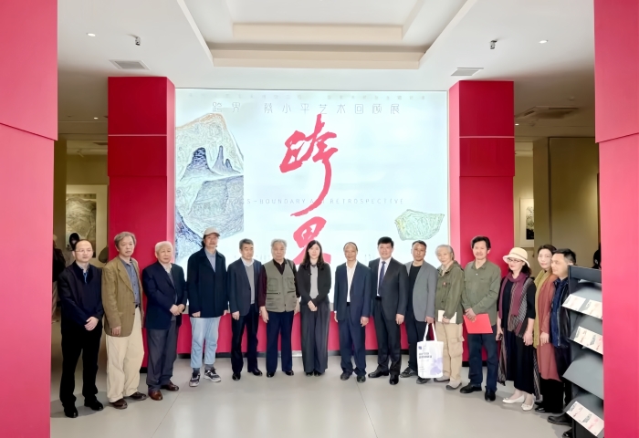 4.4月26日,“跨界·蔡小平藝術回顧展”在黃岡市遺愛湖美術館開展。 4.4月26日,“跨界·蔡小平藝術回顧展”在黃岡市遺愛湖美術館開展。