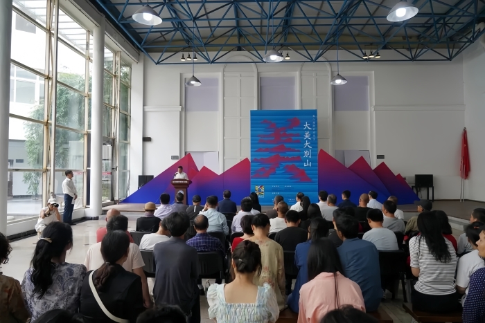 9.9月27日,第八屆湖北美術節“大美大別山”美術作品展在黃岡師范學院開幕。 9.9月27日,第八屆湖北美術節“大美大別山”美術作品展在黃岡師范學院開幕。