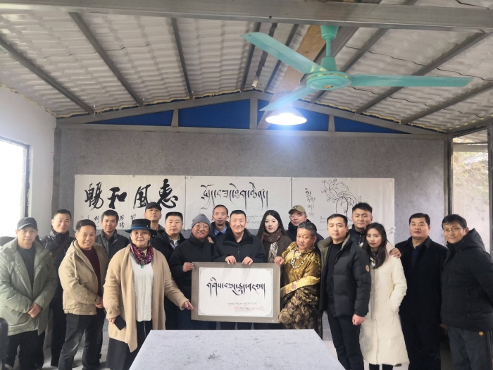 12月10日至11日,湖北省文聯考察組及西藏、新疆藝術家一行20余人來到荊州,開展為期2天的文藝交流活動 12月10日至11日,湖北省文聯考察組及西藏、新疆藝術家一行20余人來到荊州,開展為期2天的文藝交流活動