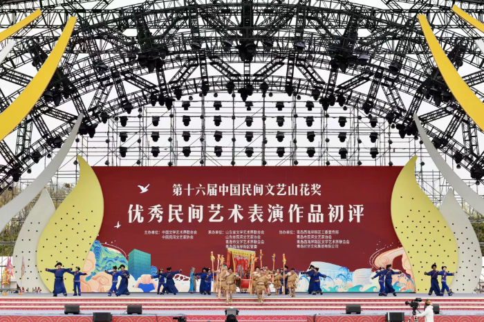 2023年4月21日,選送《土家擺手歌舞》參加全國民間優秀廣場歌舞展演,入圍第十六屆中國民間文藝山花獎·優秀民間藝術表演(恩施州文聯供圖) 2023年4月21日,選送《土家擺手歌舞》參加全國民間優秀廣場歌舞展演,入圍第十六屆中國民間文藝山花獎·優秀民間藝術表演(恩施州文聯供圖)