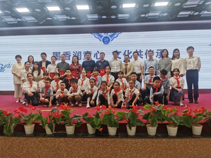 9月22日,省書協舉行育才小學蘭亭學校驗收暨書法進校園活動 9月22日,省書協舉行育才小學蘭亭學校驗收暨書法進校園活動