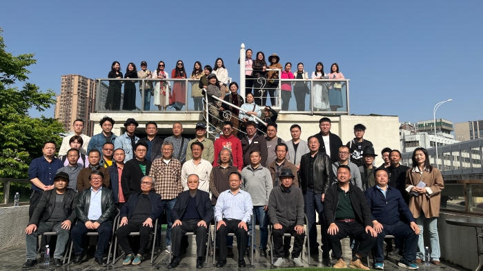 2、“春暖花開?湖北省工筆畫學會會員小幅精品展”開幕式合影